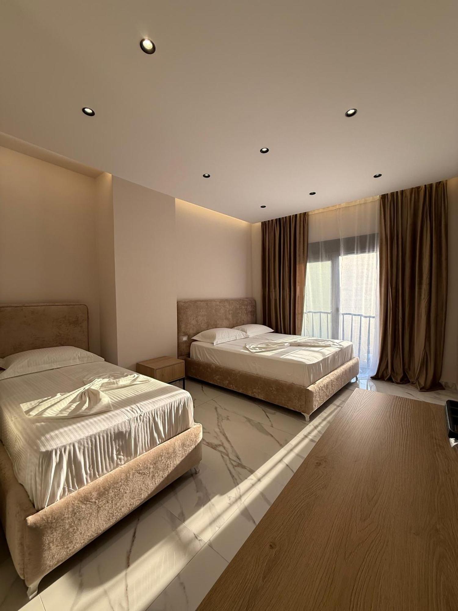 Hotel Azure Waves Vlore